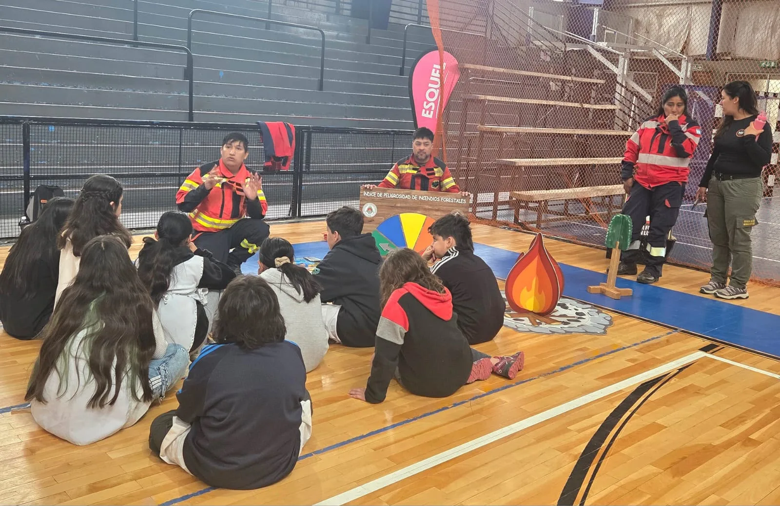 Alumnos de quinto grado de la cordillera chubutense se forman en prevención de incendios en Esquel