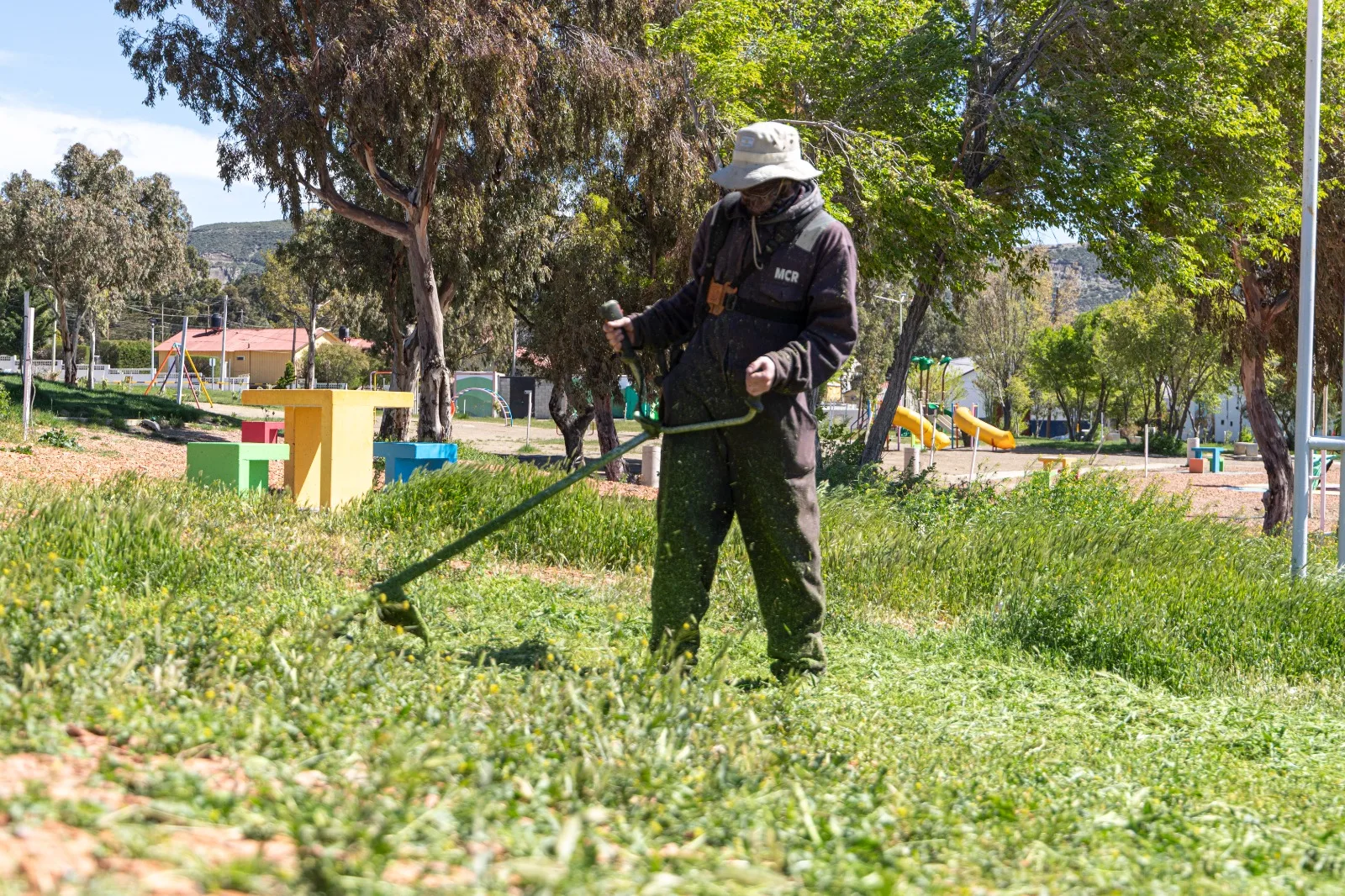 Comodoro Rivadavia intensifica el cuidado de sus espacios verdes antes del verano