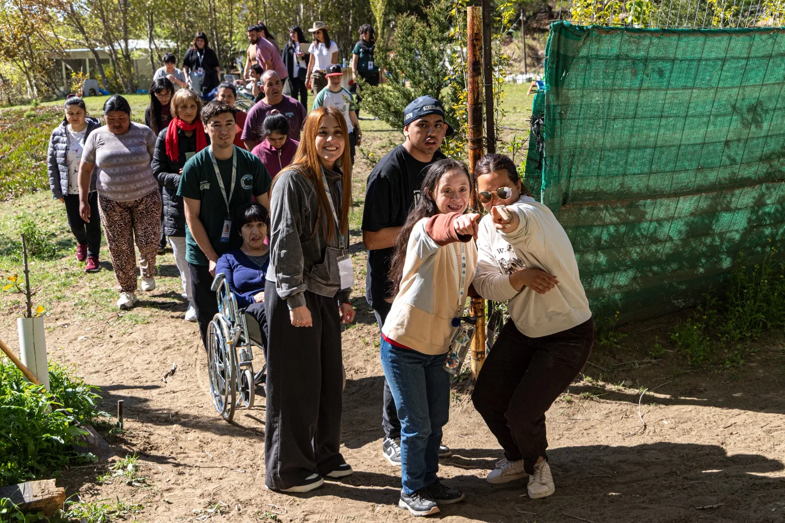 Terapias asistidas con animales: jóvenes del Centro Socioterapéutico visitaron KAU Patagonia