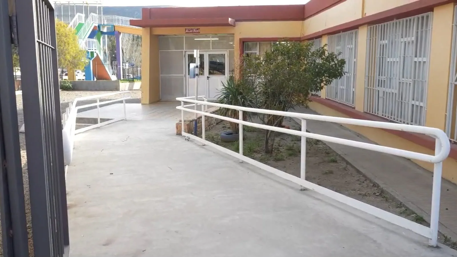 Refacciones escolares en Comodoro Rivadavia alcanzan baños, accesibilidad y calefacción