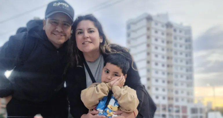 Solicitan ayuda económica para cubrir una intervención médica de su hijo