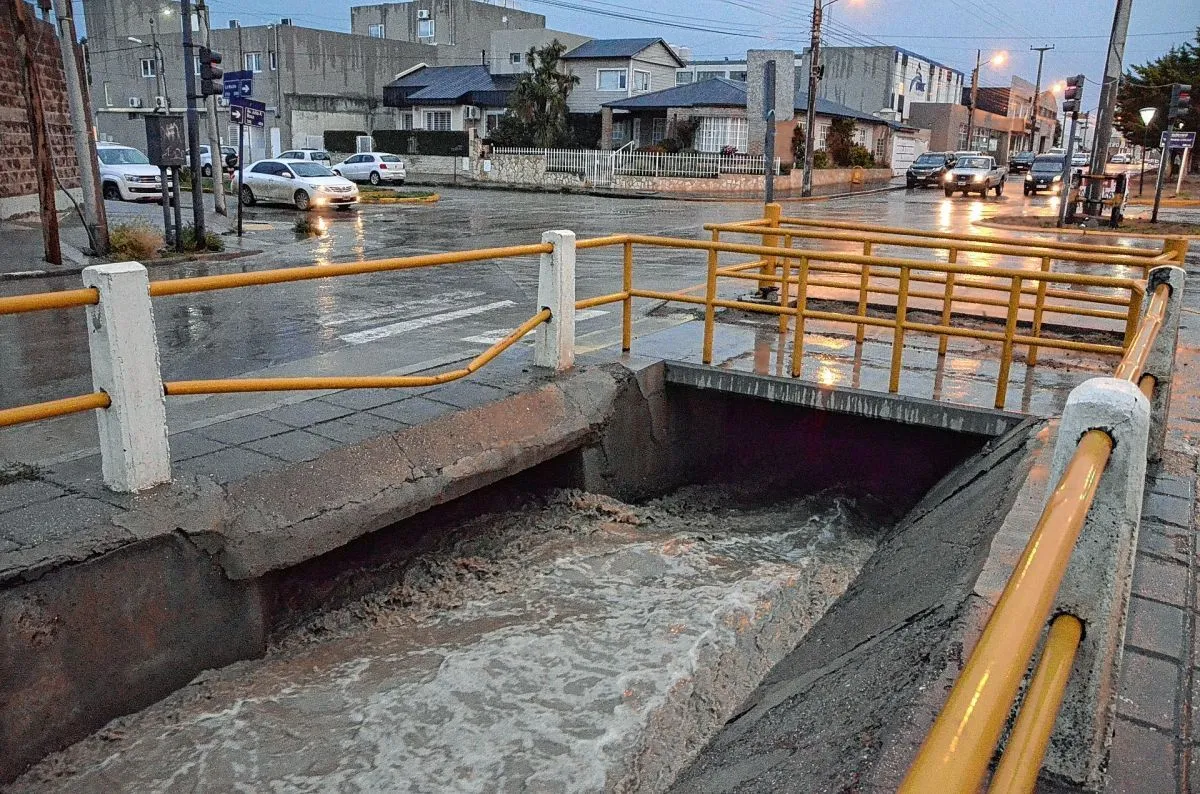 El Gobierno del Chubut llamó a licitación pública para la obra del conducto pluvial de descarga al mar en Comodoro Rivadavia