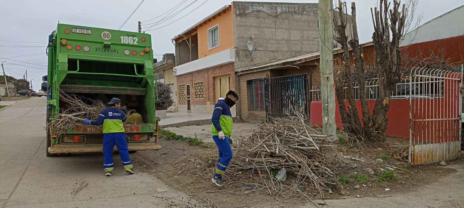 El Municipio avanza en el programa “Barrio limpio” de retiro de residuos y restos de poda