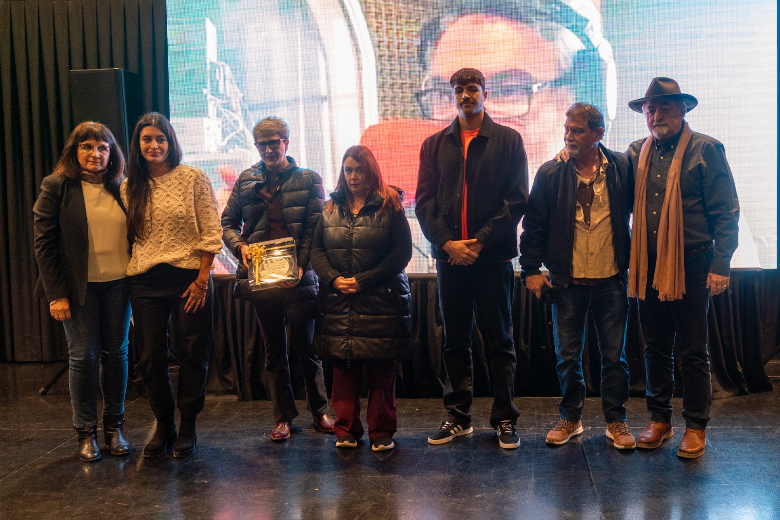 La ciudad homenajeó a Carlos Omar “Oso” Bareilles en el día del Locutor
