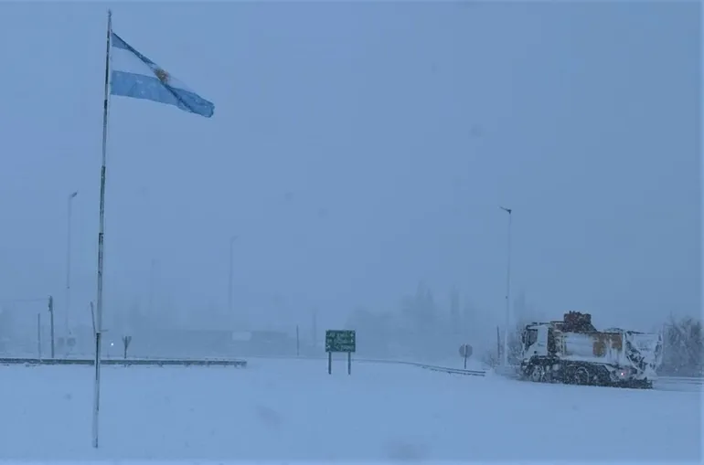 Nevadas complican la circulación en seis rutas nacionales de Chubut