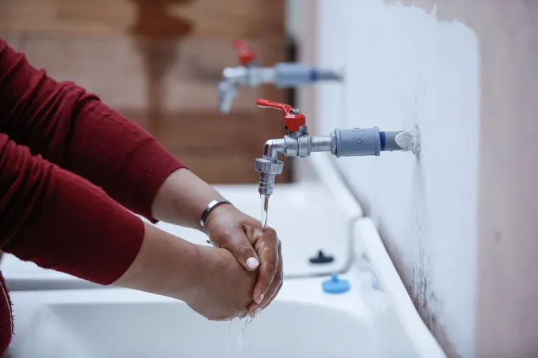 Comienza la restitución del servicio de agua en Comodoro