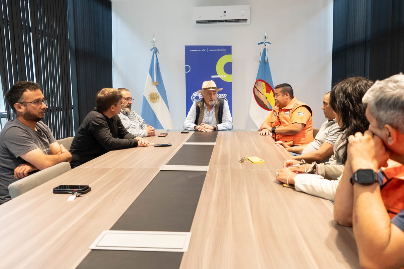 El intendente activó un protocolo técnico de monitoreo ante el movimiento de suelo en el Cerro Hermitte
