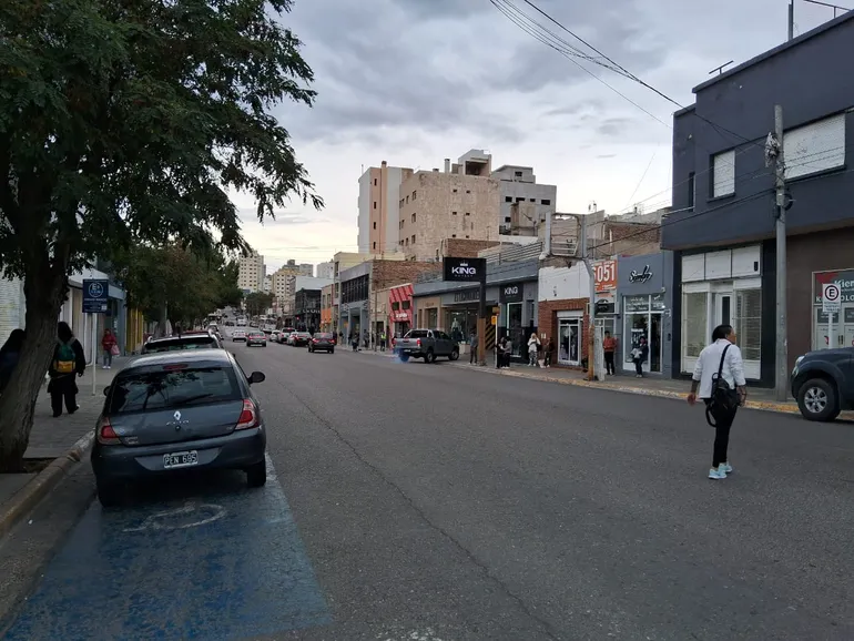 Domingo nublado y ventoso: ráfagas de hasta 60 km/h