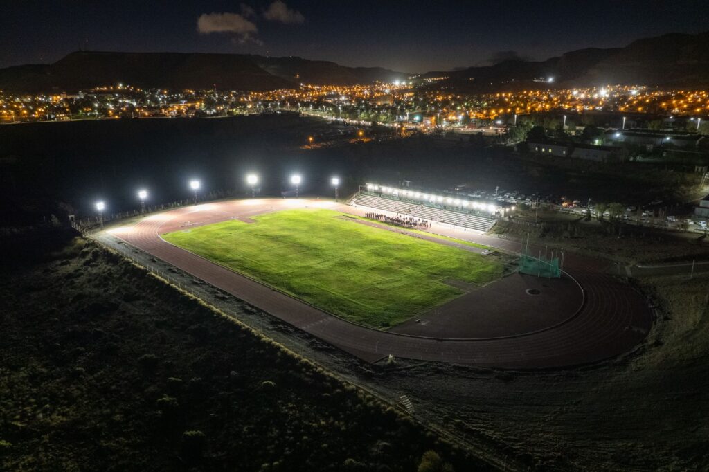 Se inauguró la luminaria de la pista de solado sintético