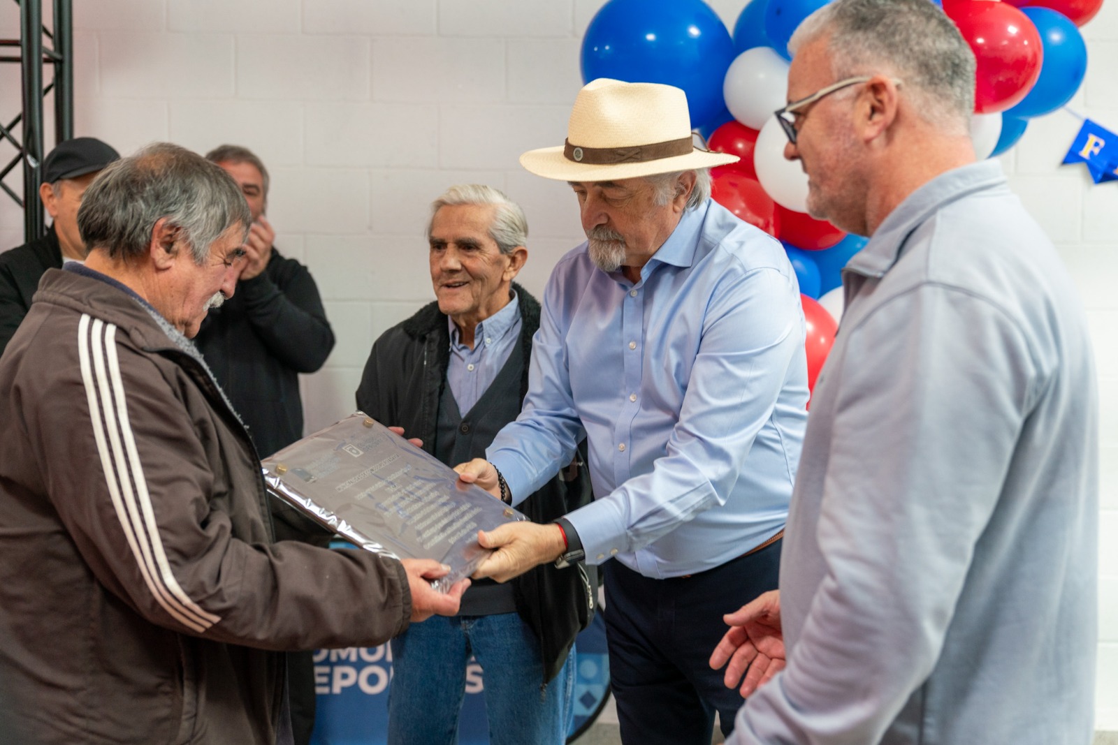 Othar acompañó la inauguración de la tienda y los nuevos vestuarios de USMA en su 95° aniversario