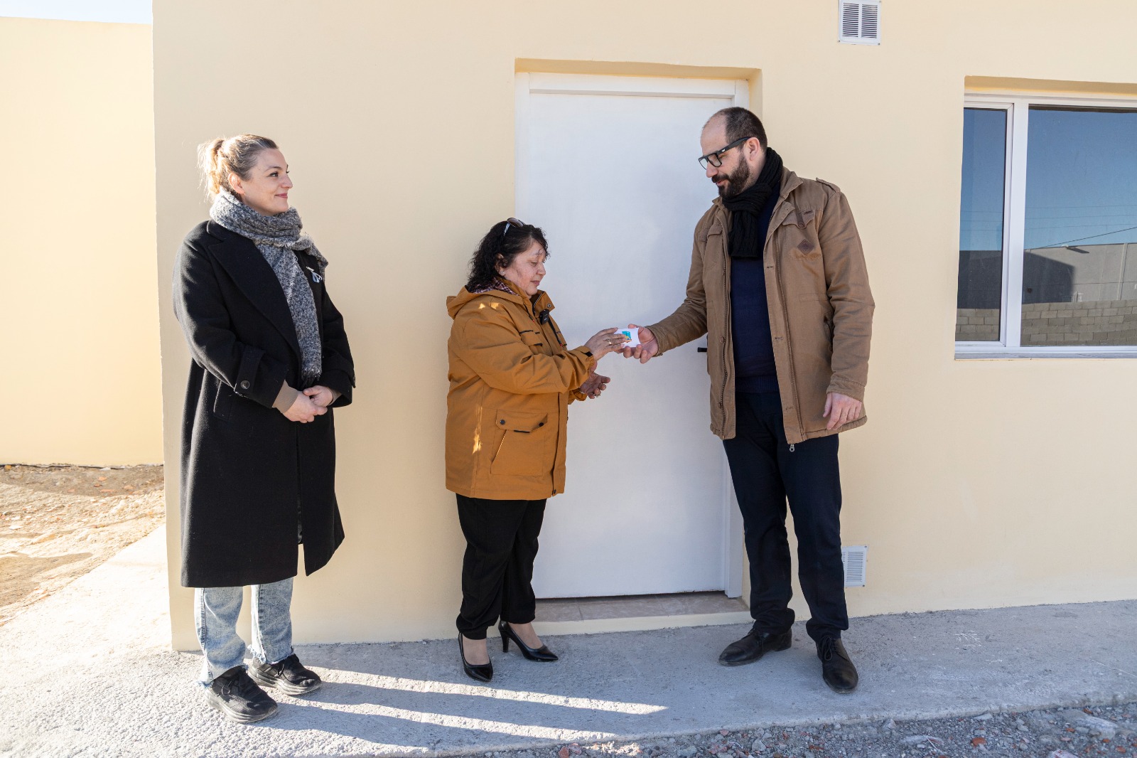 La Municipalidad entregó dos casas sociales a familias en situación de vulnerabilidad