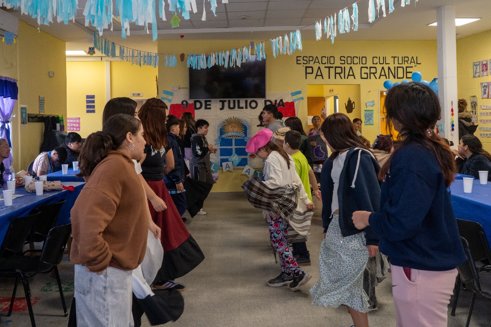 Comodoro conmemoró los festejos por el Día de la Independencia en espacios comunitarios