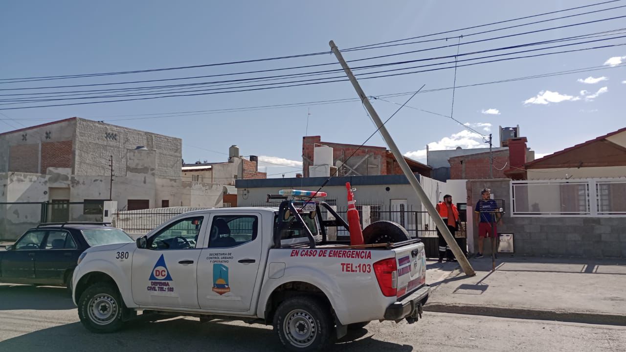 El Municipio continúa trabajando en distintas zonas de la ciudad, ante el alerta amarillo por fuertes vientos.