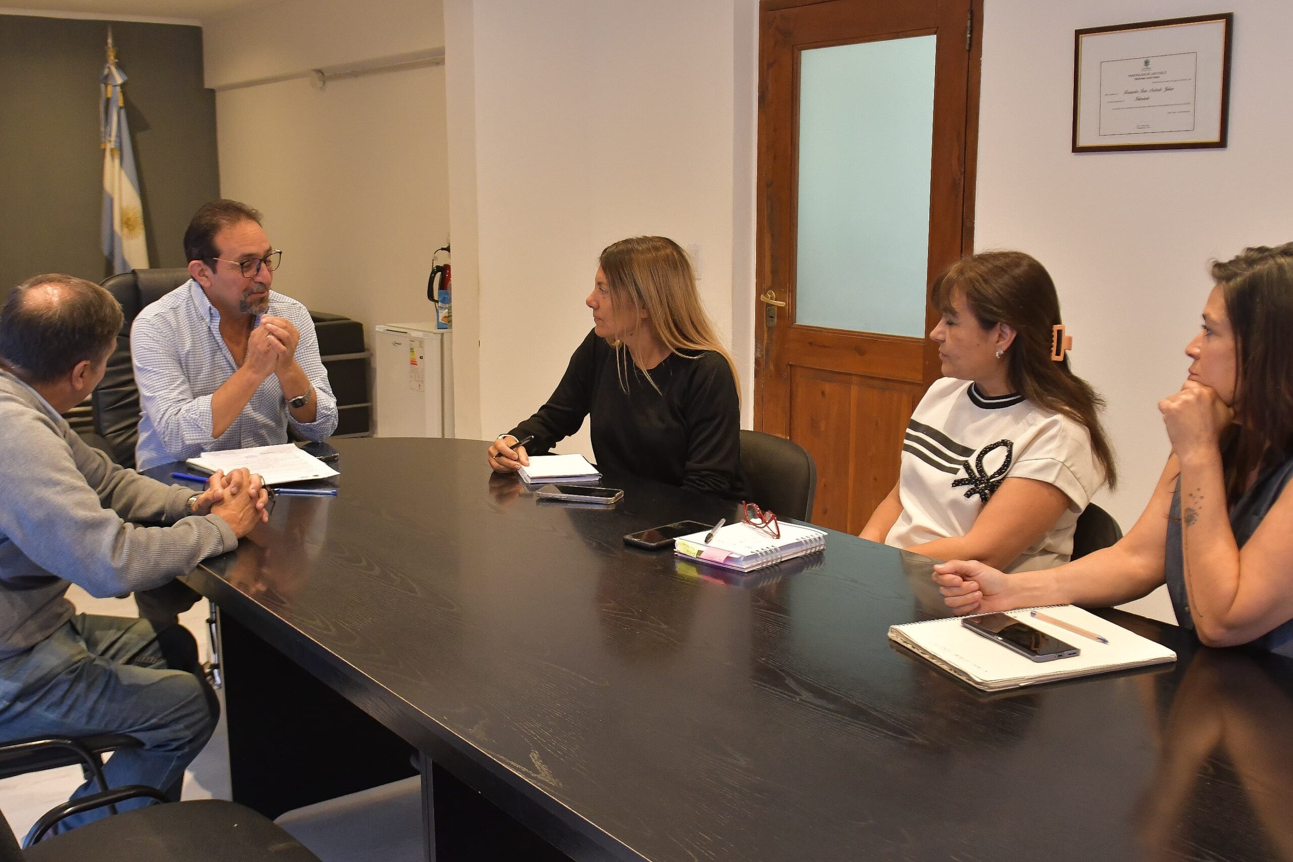 Provincia evalúa avances en el fortalecimiento del Servicio de Protección de Derechos en Lago Puelo junto al municipio local