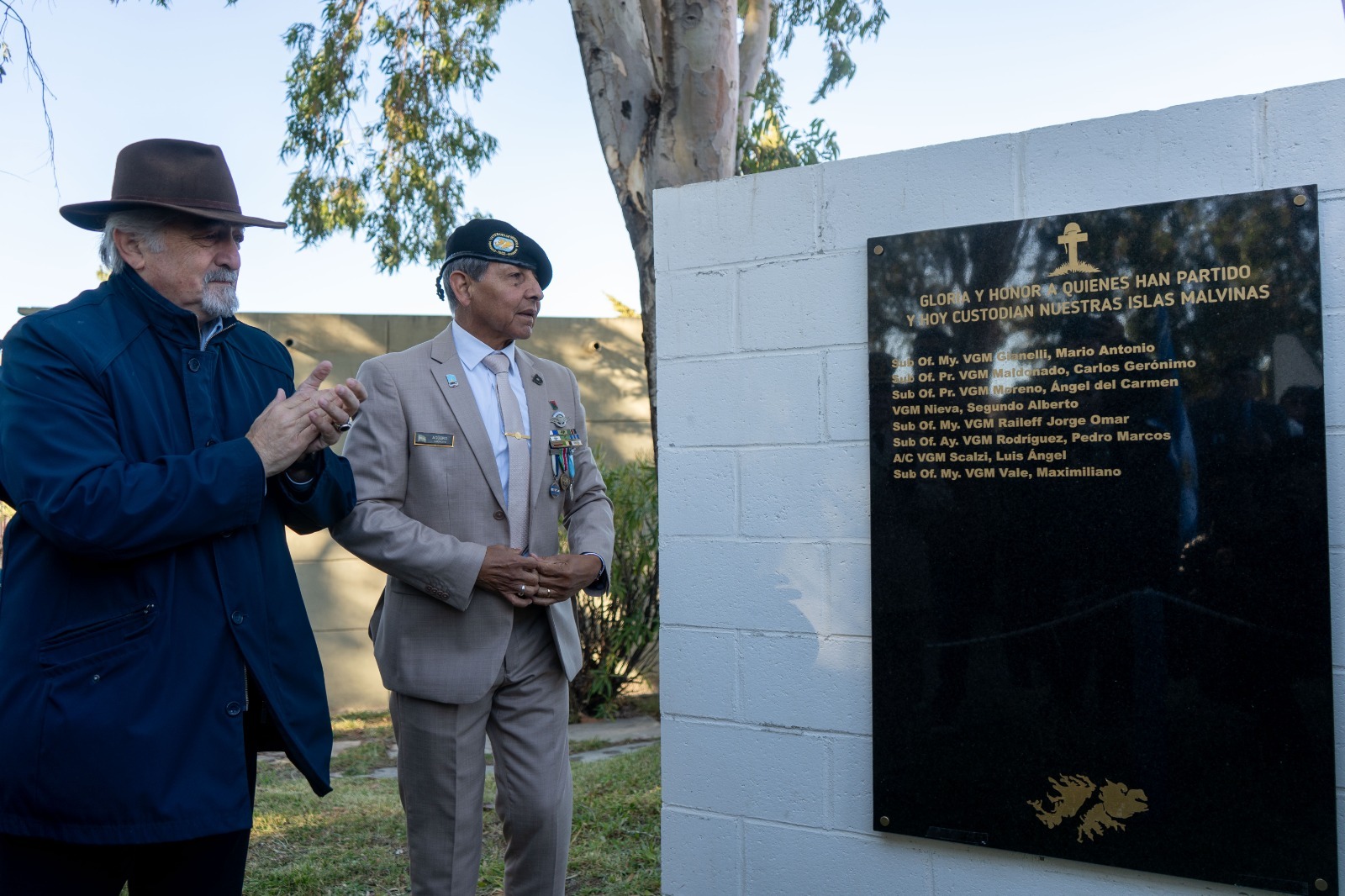 Se descubrieron placas en actos conmemorativos por Malvinas