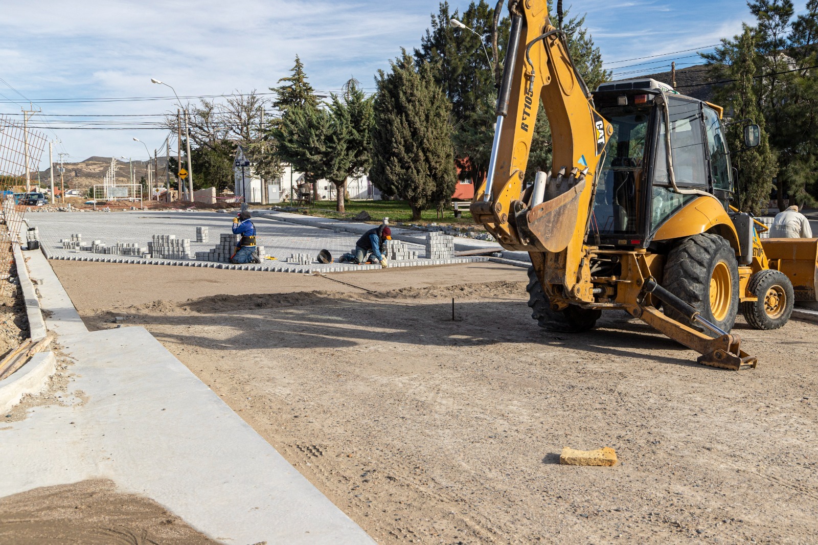 Avanzan dos importantes obras de pavimentación en Km 3