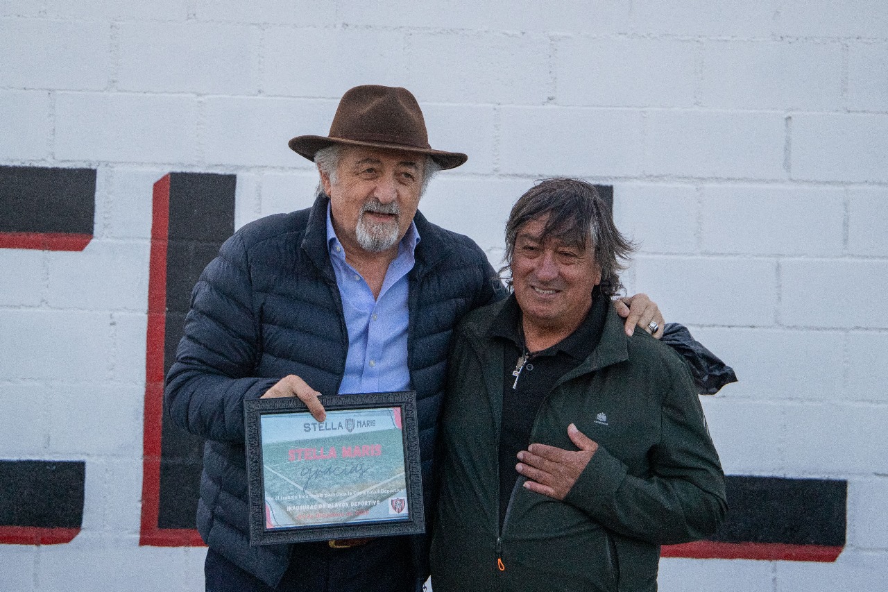 Othar inauguró el playón de césped sintético del Club Stella Maris