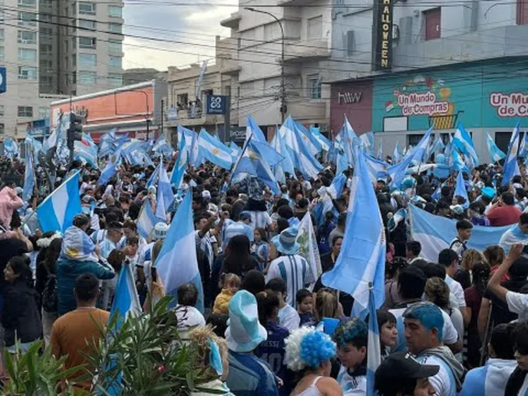 Comodoro se paraliza por Argentina-Inglaterra: comercios modifican sus horarios