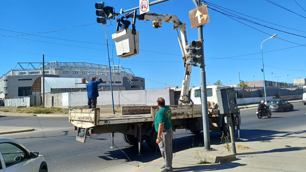 El Municipio avanza con trabajos de semaforización y reparación en distintos puntos de la ciudad