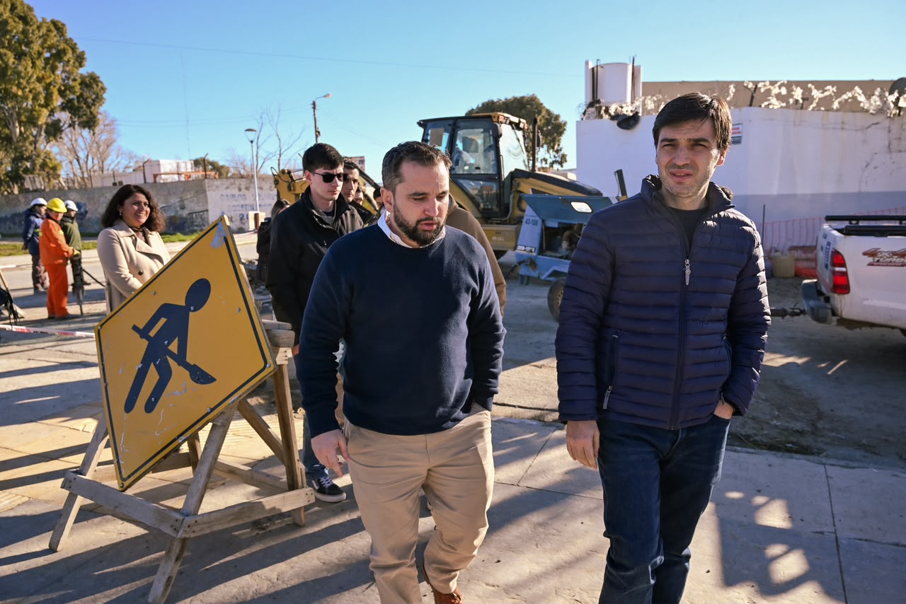 Torres recorrió los primeros trabajos del nuevo Conducto Pluvial que transformará el sistema de desagüe de Comodoro