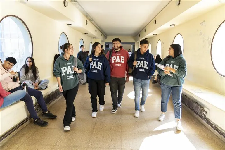 Crece la comunidad de becarios PAE y aguardan nuevos postulantes