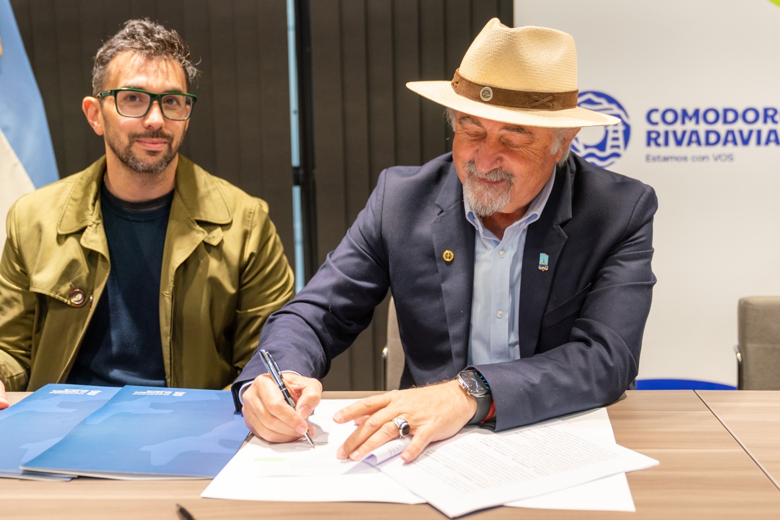 Othar firmó el contrato con MR para el nuevo servicio de transporte público urbano