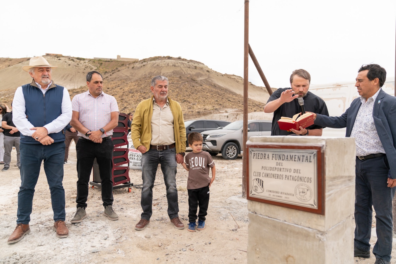 Othar acompañó el acto de colocación de la piedra fundamental del Polideportivo del Sindicato de Camioneros