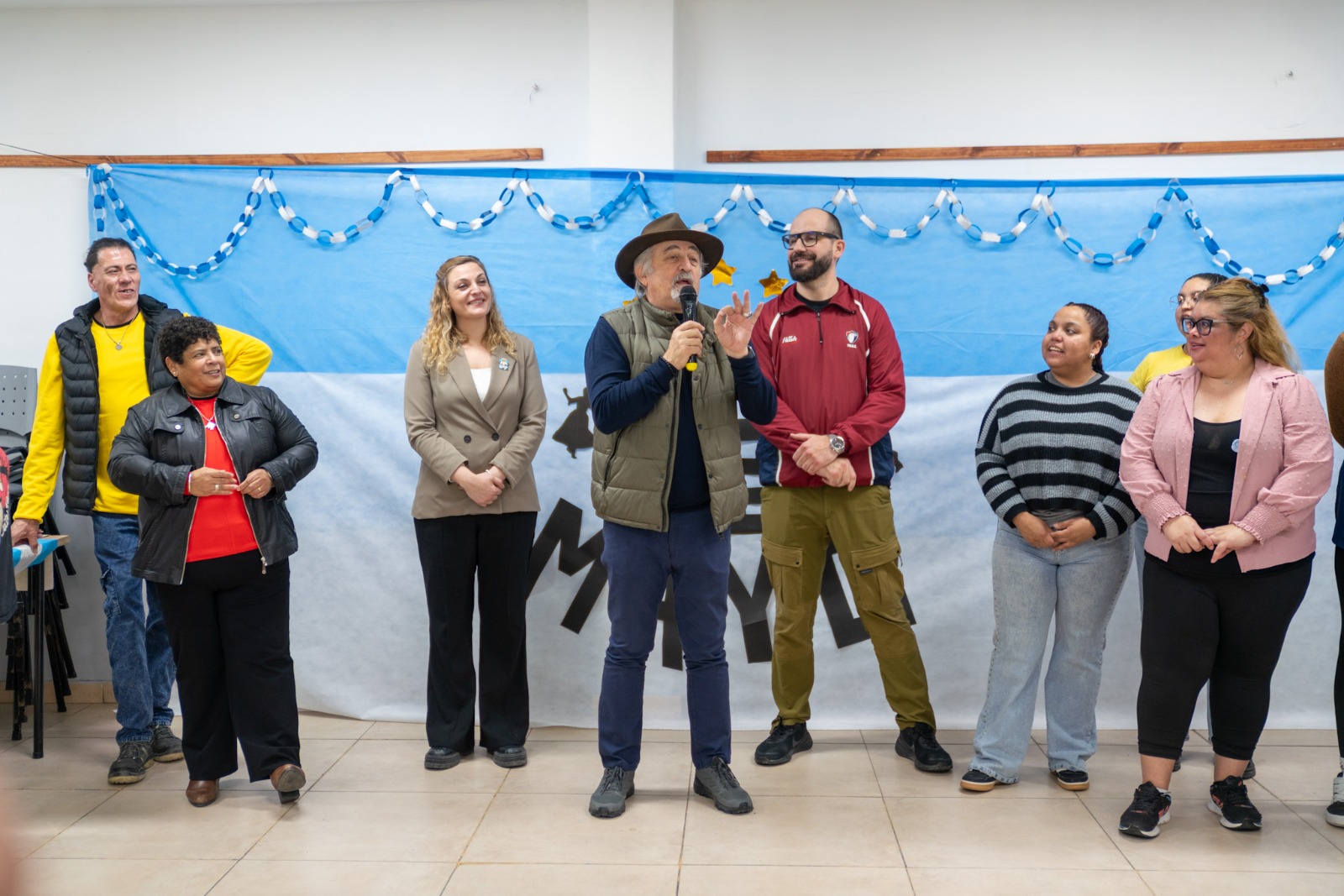 Othar compartió con adultos mayores un nuevo festejo por el 25 de Mayo
