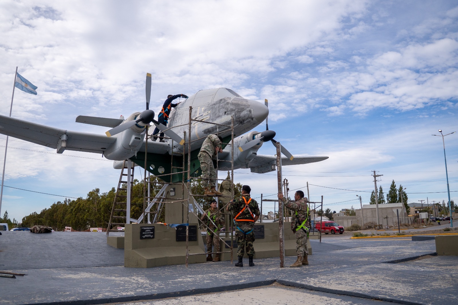 La Municipalidad y la Fuerza Aérea acondicionan la plazoleta Soldado Héctor Bordón