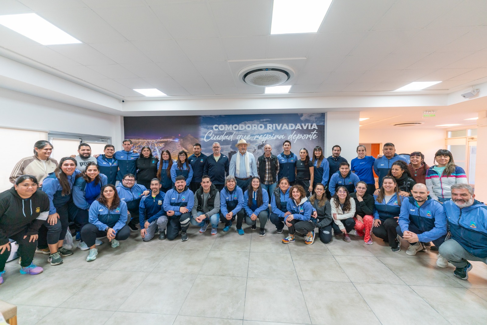 El intendente entregó equipamiento a las escuelas deportivas municipales