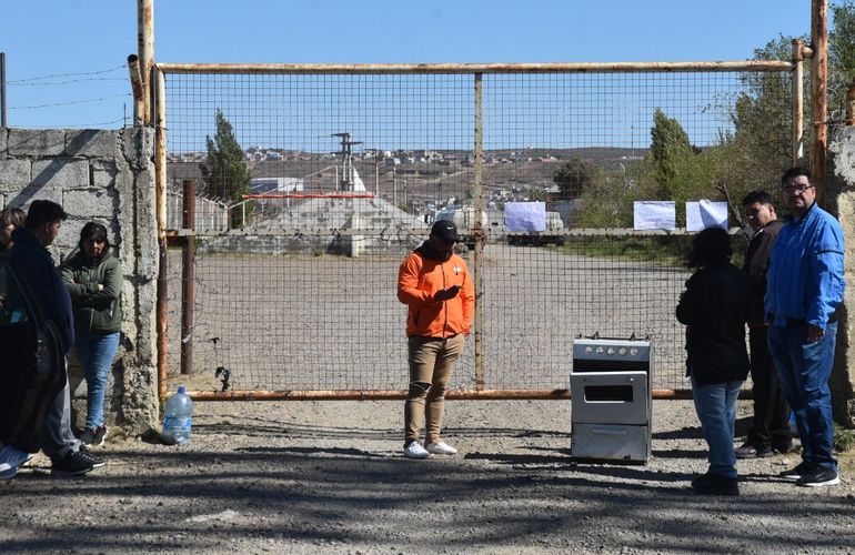 Indignados por escasez de agua bloquean cargaderos de camiones Indignados por escasez de agua bloquean cargaderos de camiones