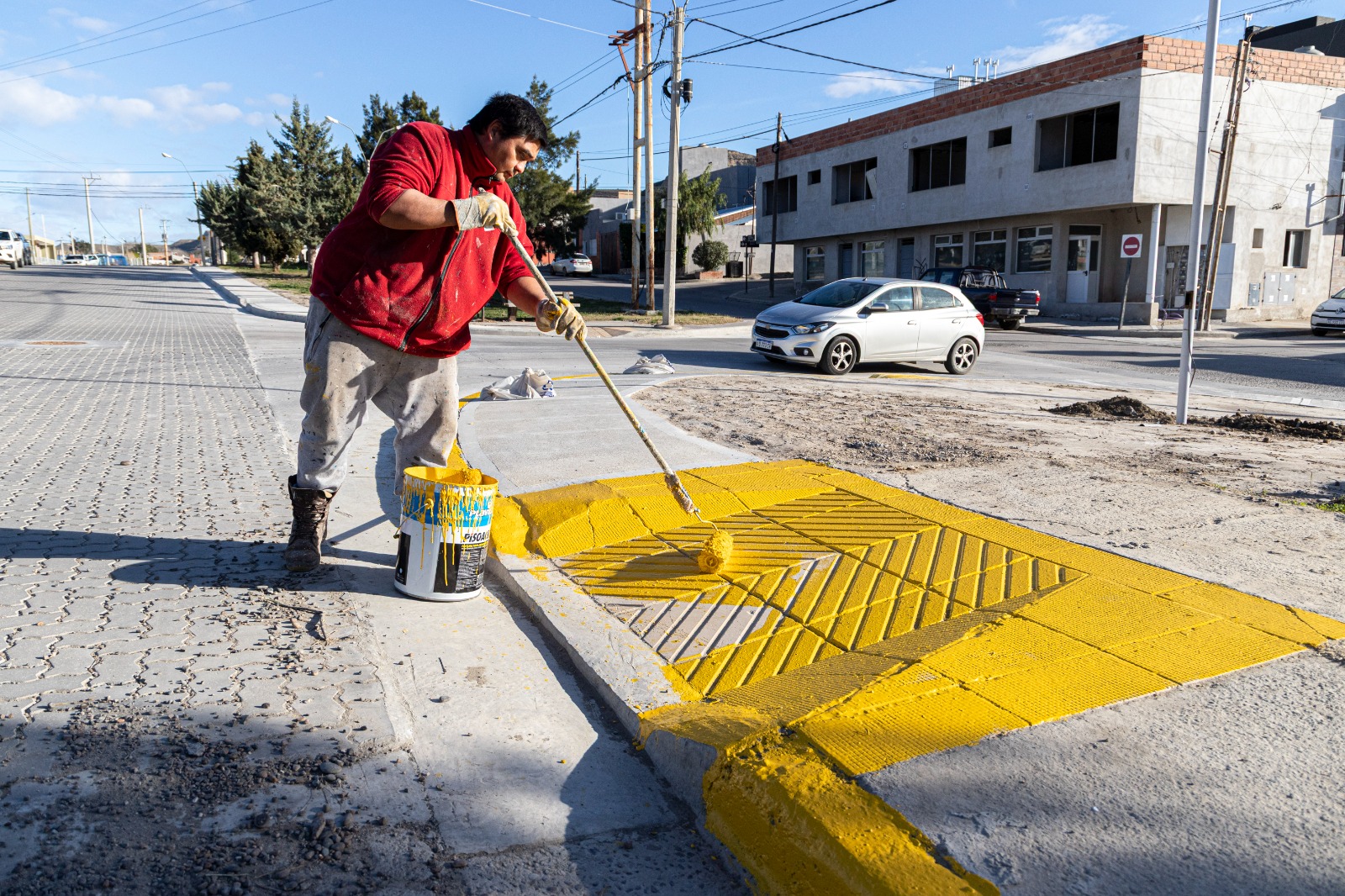 Con la instalación de nuevas luminarias, se reacondicionó el boulevard de calle Petrolero San Lorenzo