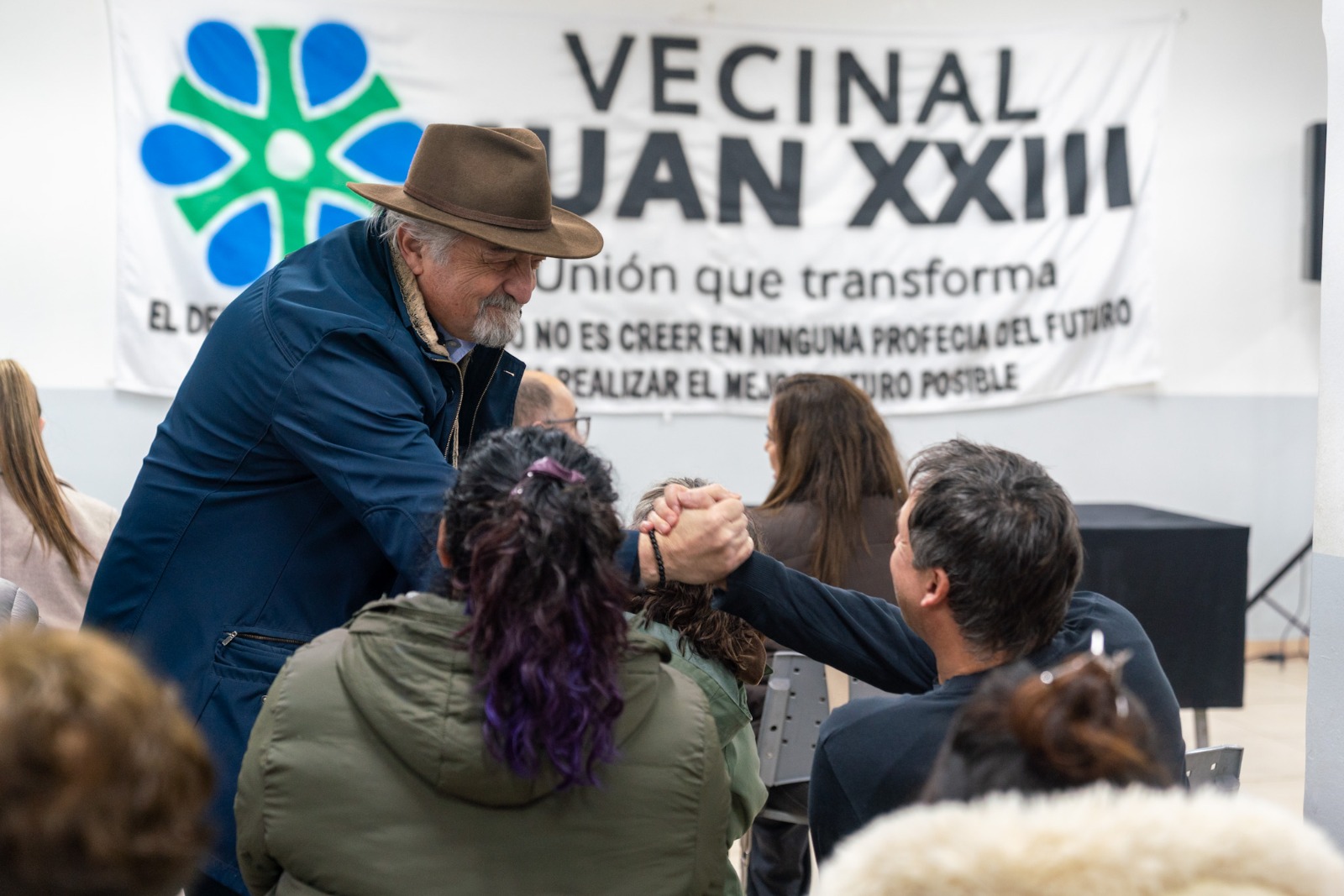 Othar encabezó los festejos por un nuevo aniversario de la Asociación Vecinal de barrio Juan XXIII