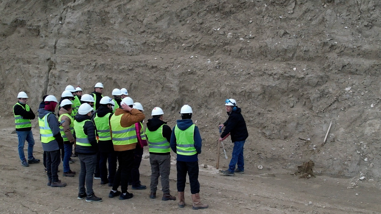 Futuros ingenieros analizaron en terreno las obras del Cerro Hermitte