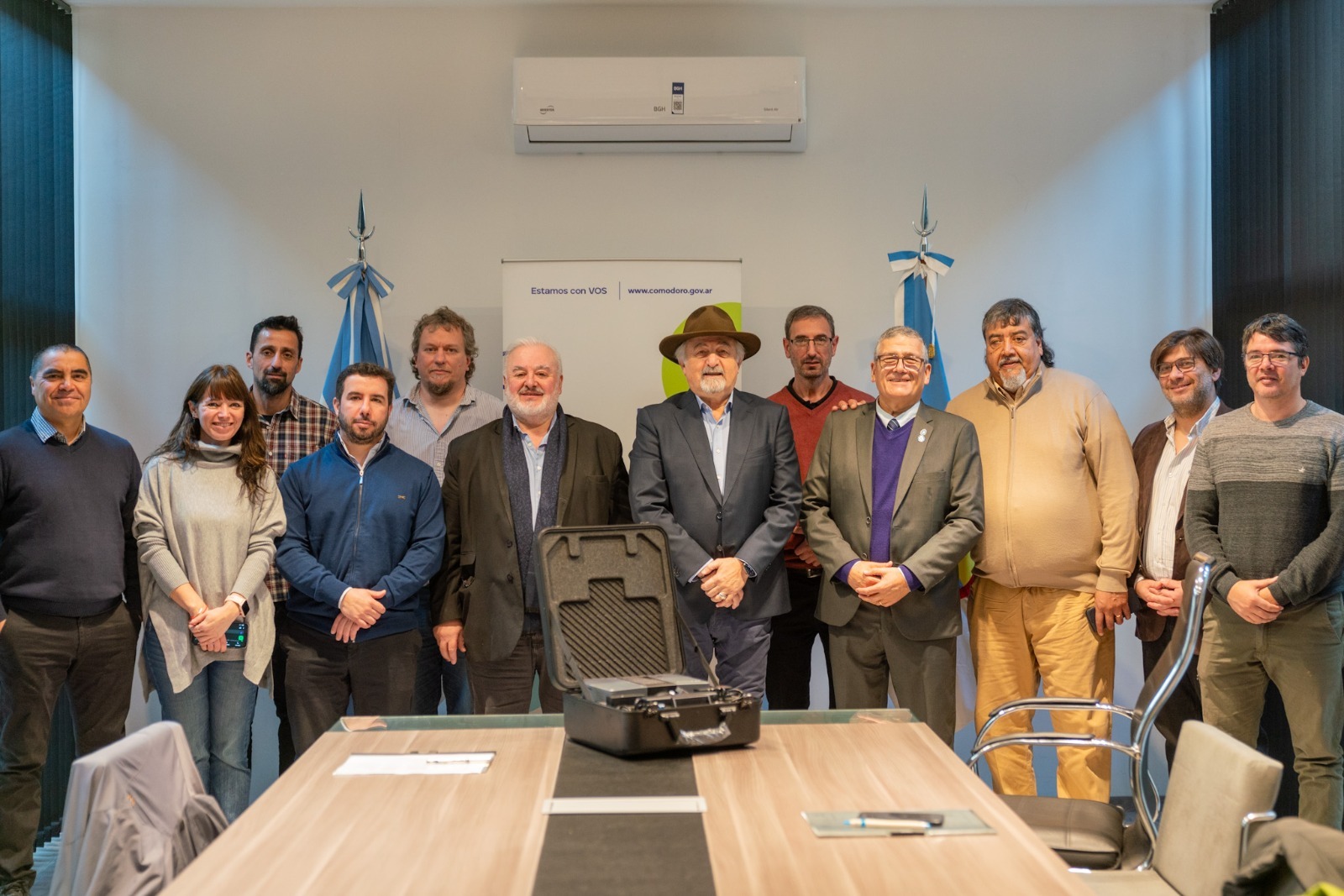 El Municipio entregó equipamiento de alta tecnología a la UNPSJB para el monitoreo y gestión del riesgo geológico