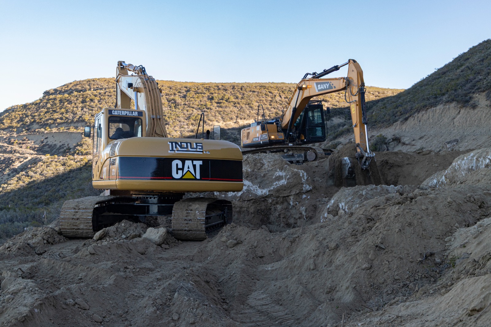 Se intensifican los trabajos de movimiento de suelo en el cerro Hermitte