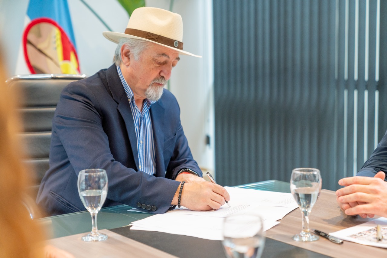 El Municipio y Educación firmaron un convenio para la construcción de la sede de Discapacidad