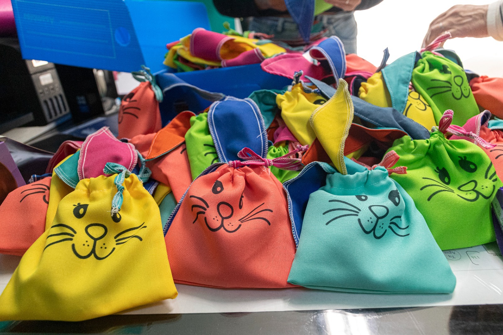El Centro de Promoción Laboral entregó obsequios de Pascuas a más de 80 niños
