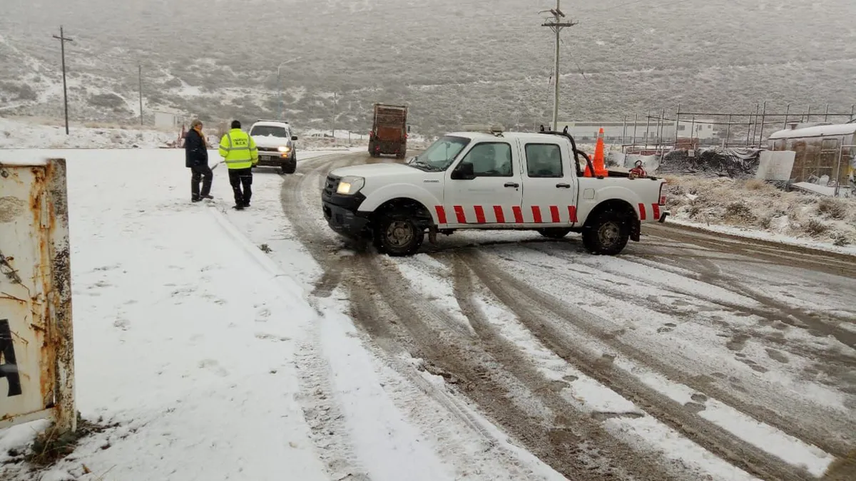 COMUNICADO OFICIALMÁXIMA PRECAUCIÓN POR PRESENCIA DE NIEVE, HIELO Y NEBLINA EN CAMINOS ALTERNATIVOS