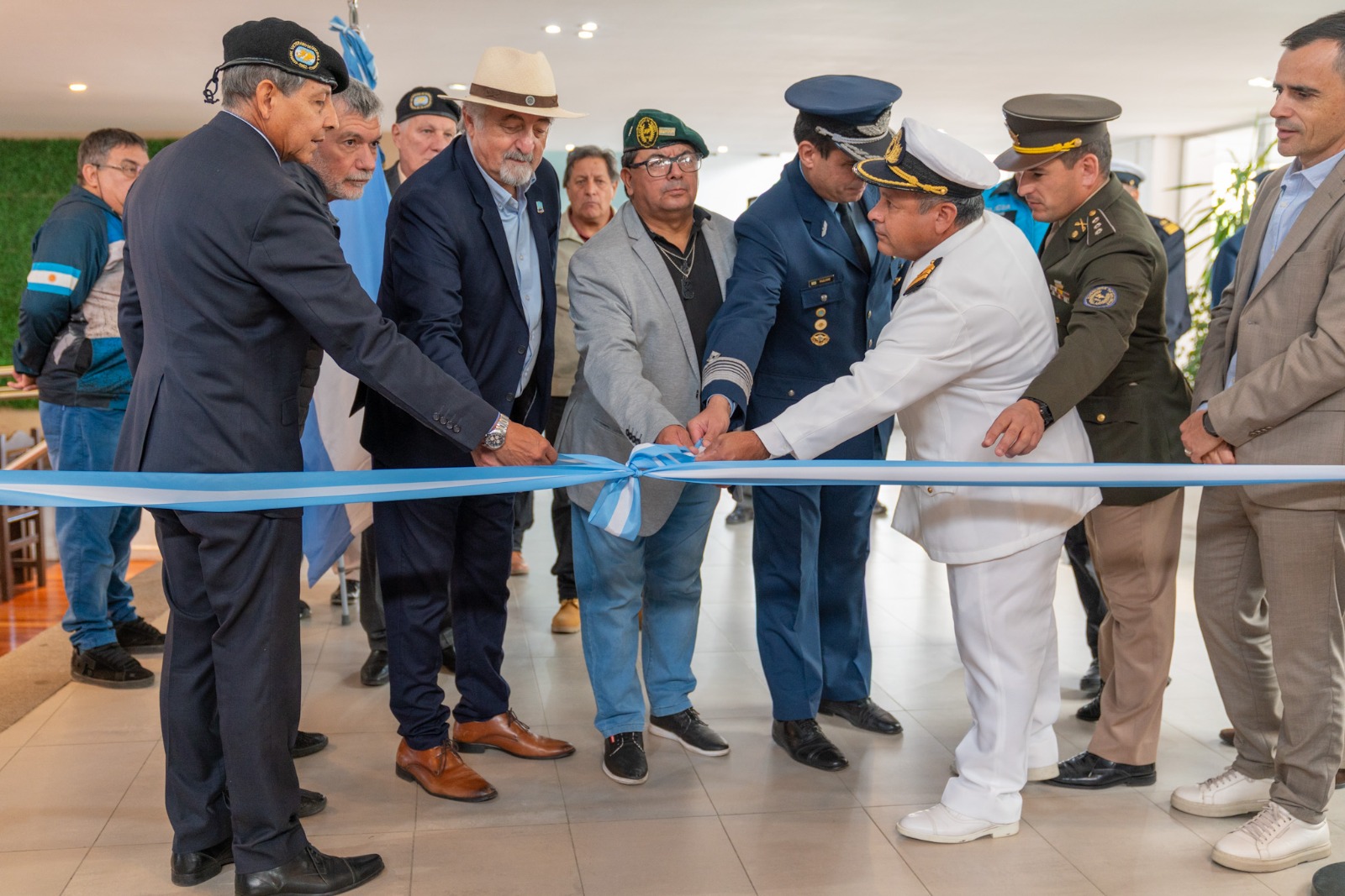 Se inauguró la Muestra estática de Malvinas