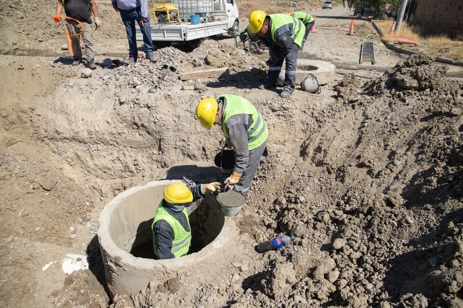 La red sanitaria de la calle Concejal Ávila ya tiene un 80% de ejecución