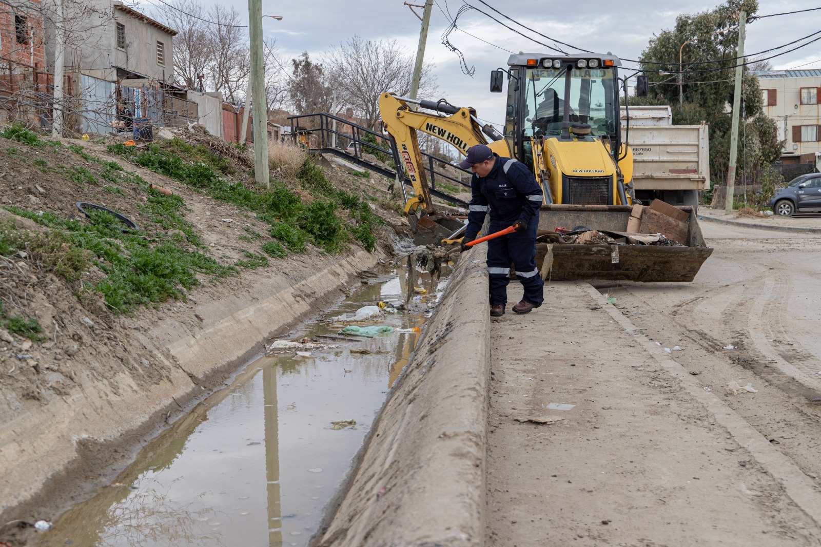 Se intensifica la limpieza de canales evacuadores en la ciudad