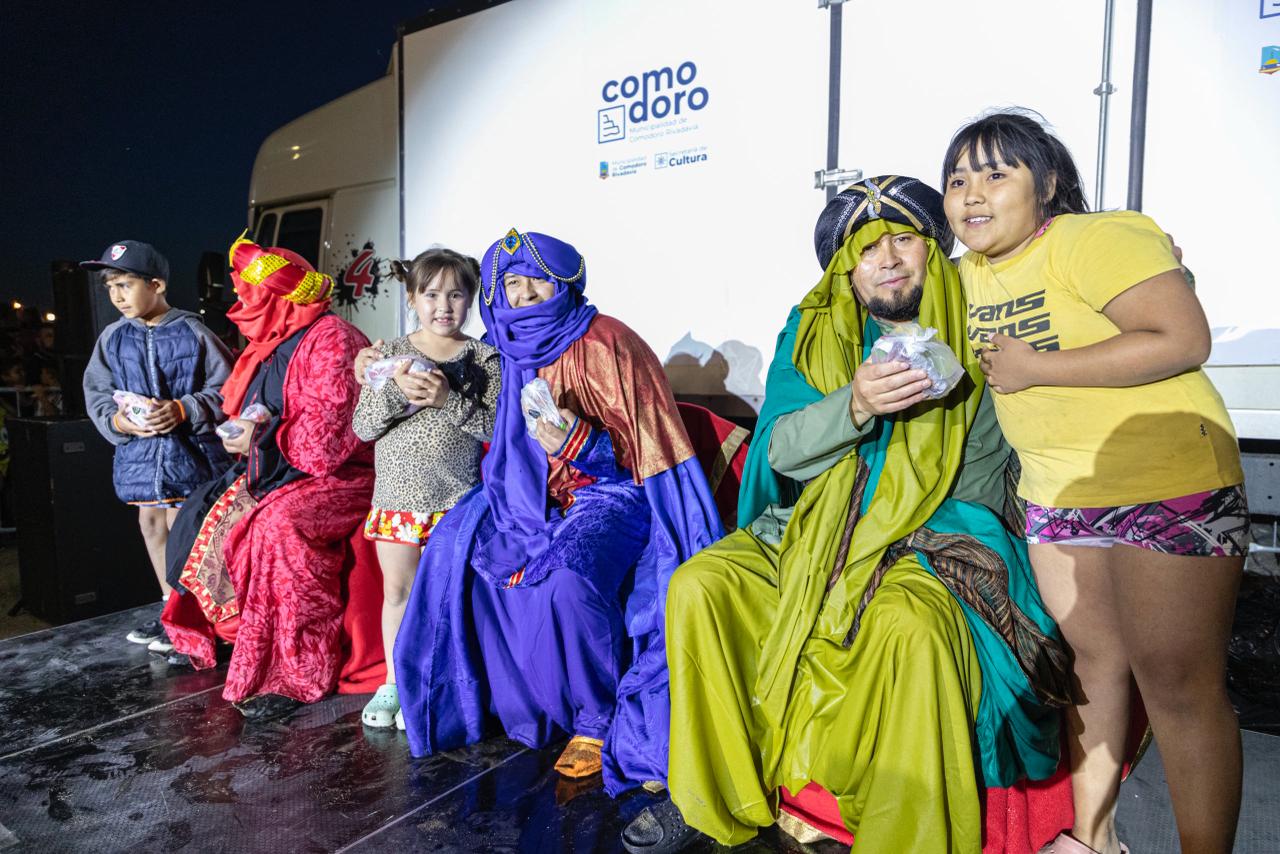 Comodoro celebra la llegada de los Reyes Magos en la Costanera