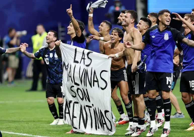 La Selección desafió la prohibición con un mensaje por Malvinas