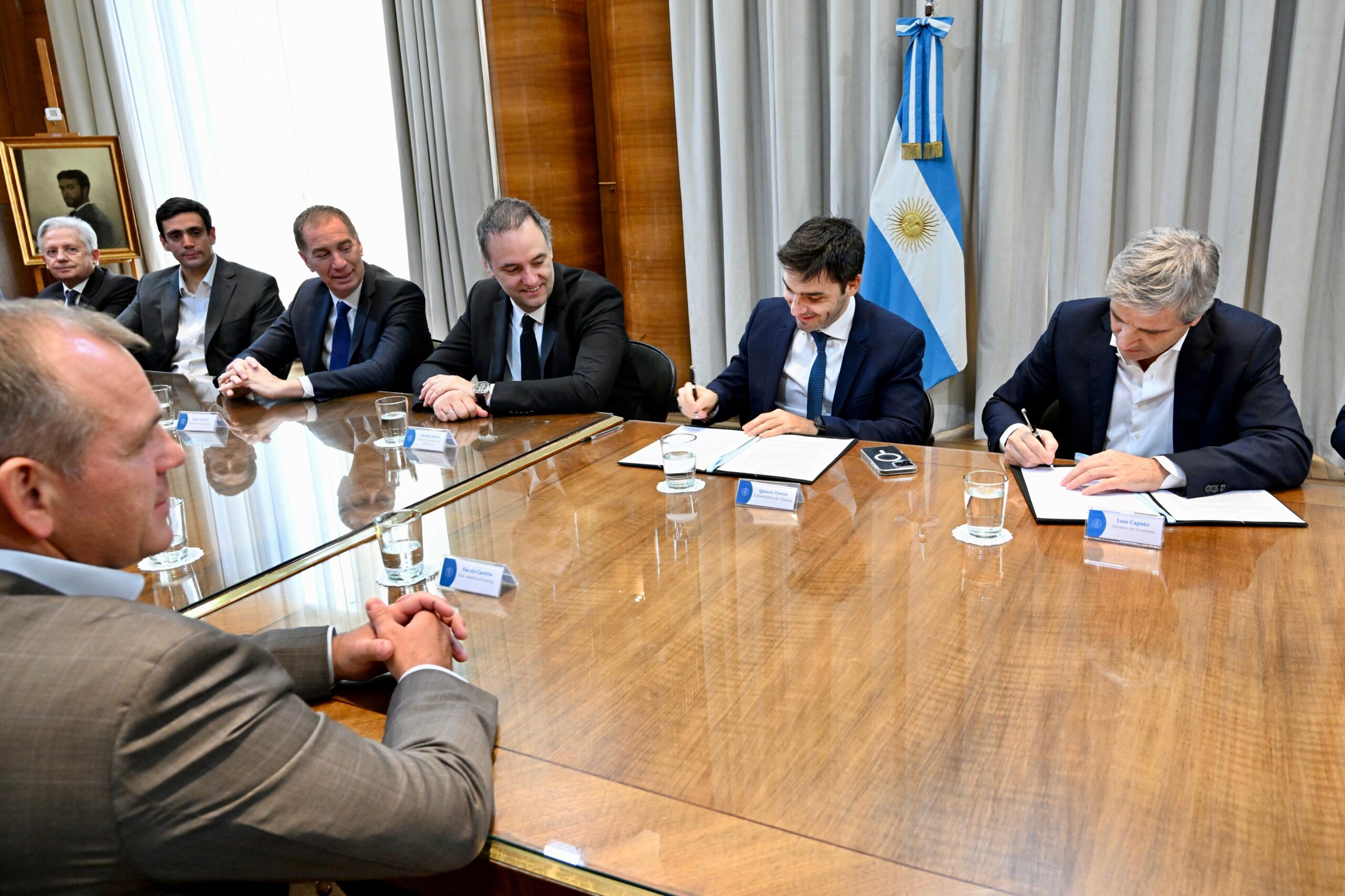 Torres junto a Nación firmó el acuerdo para la eliminación de las retenciones a la exportación de petróleo