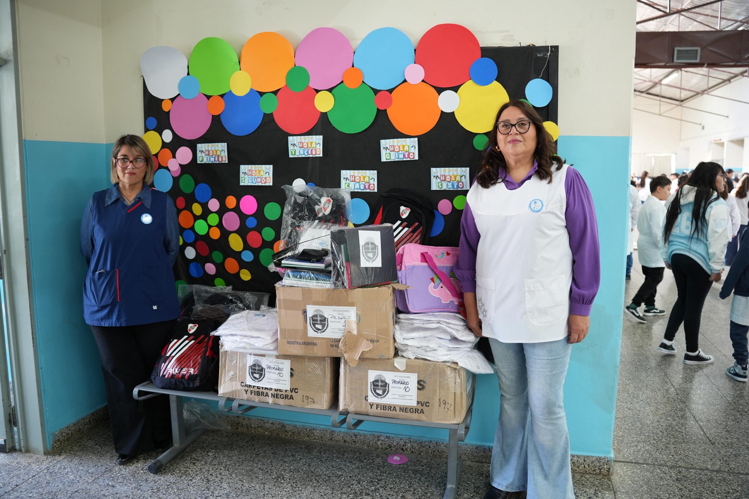 Provincia fortalece el Programa “Aprender en Igualdad”, con entrega de kits escolares en Comodoro y comunas rurales