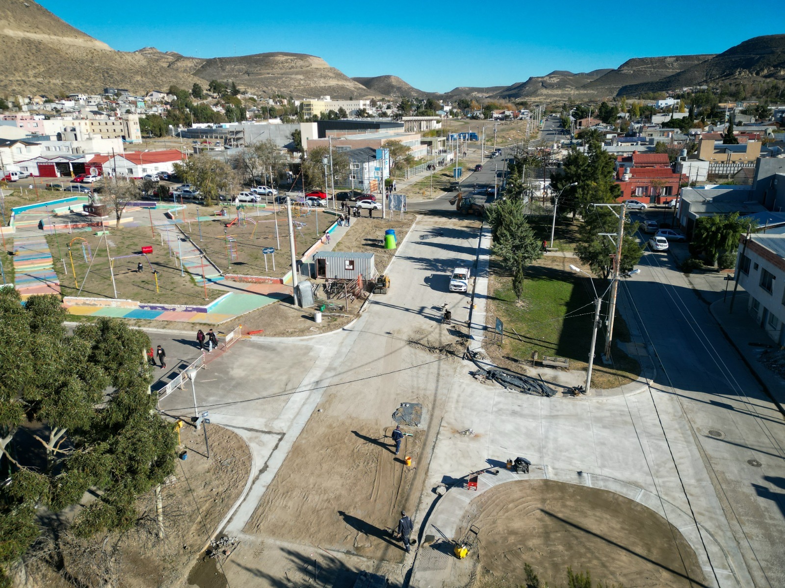 Con las tareas de limpieza culminó la obra de pavimentación de la calle Petrolero San Lorenzo