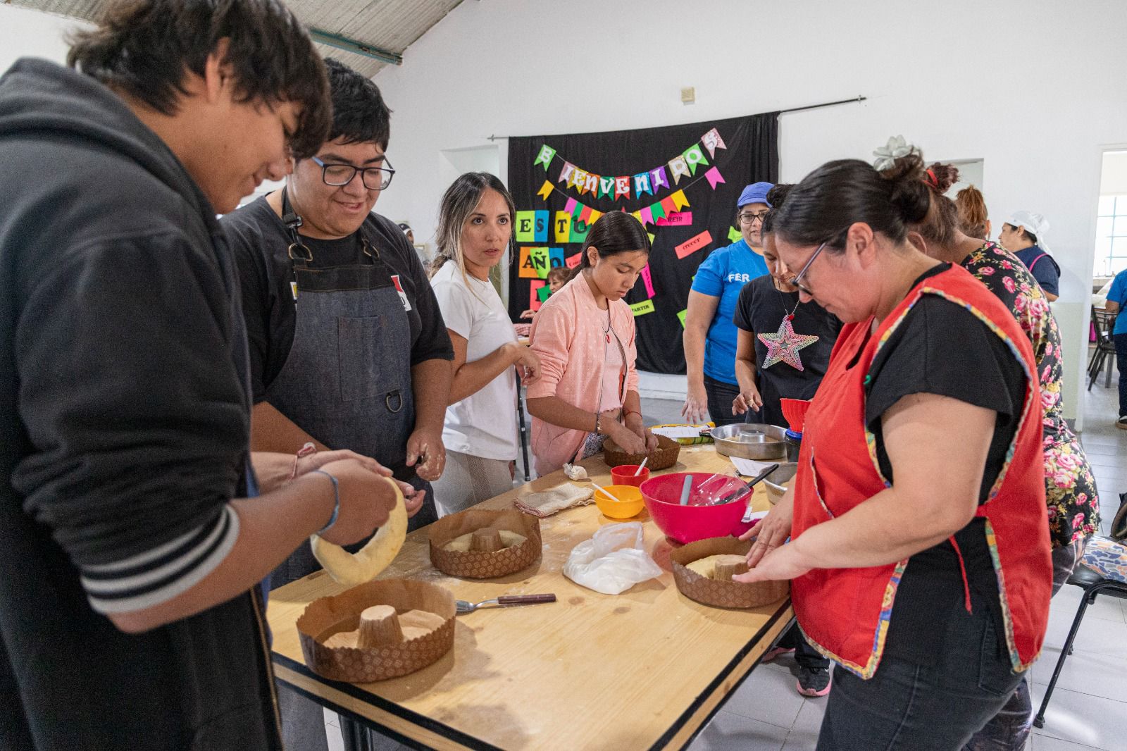 Se realizó un taller de elaboración de huevos y roscas de Pascuas en el CPB Máximo Abásolo